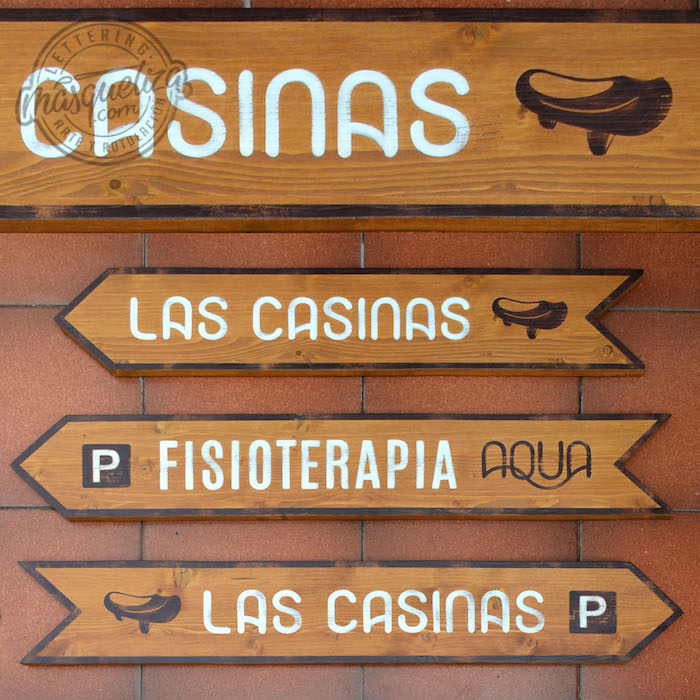Señalética Carteles de madera pintados a mano Las Casinas Rurales de San Martín Asturias