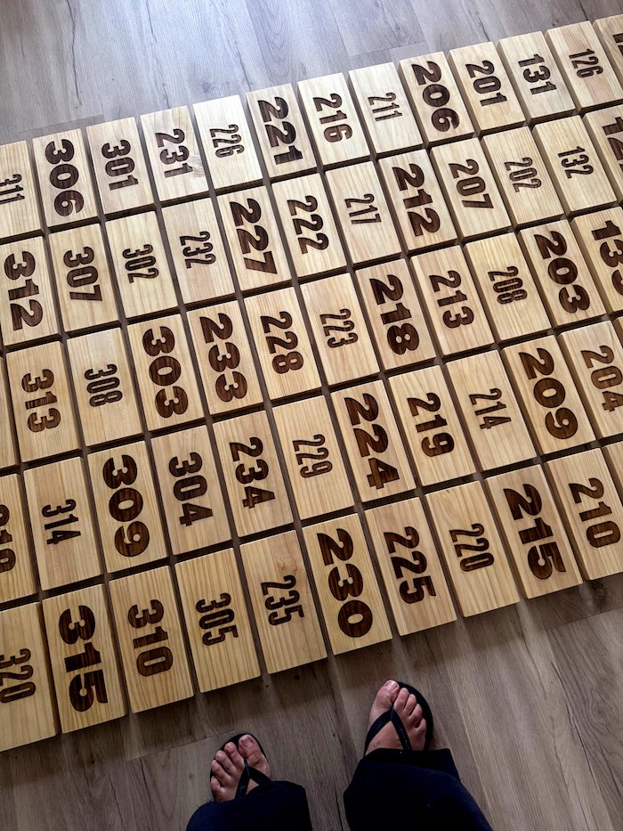 señaletica-numeros-de-habitaciones-grabado-laser